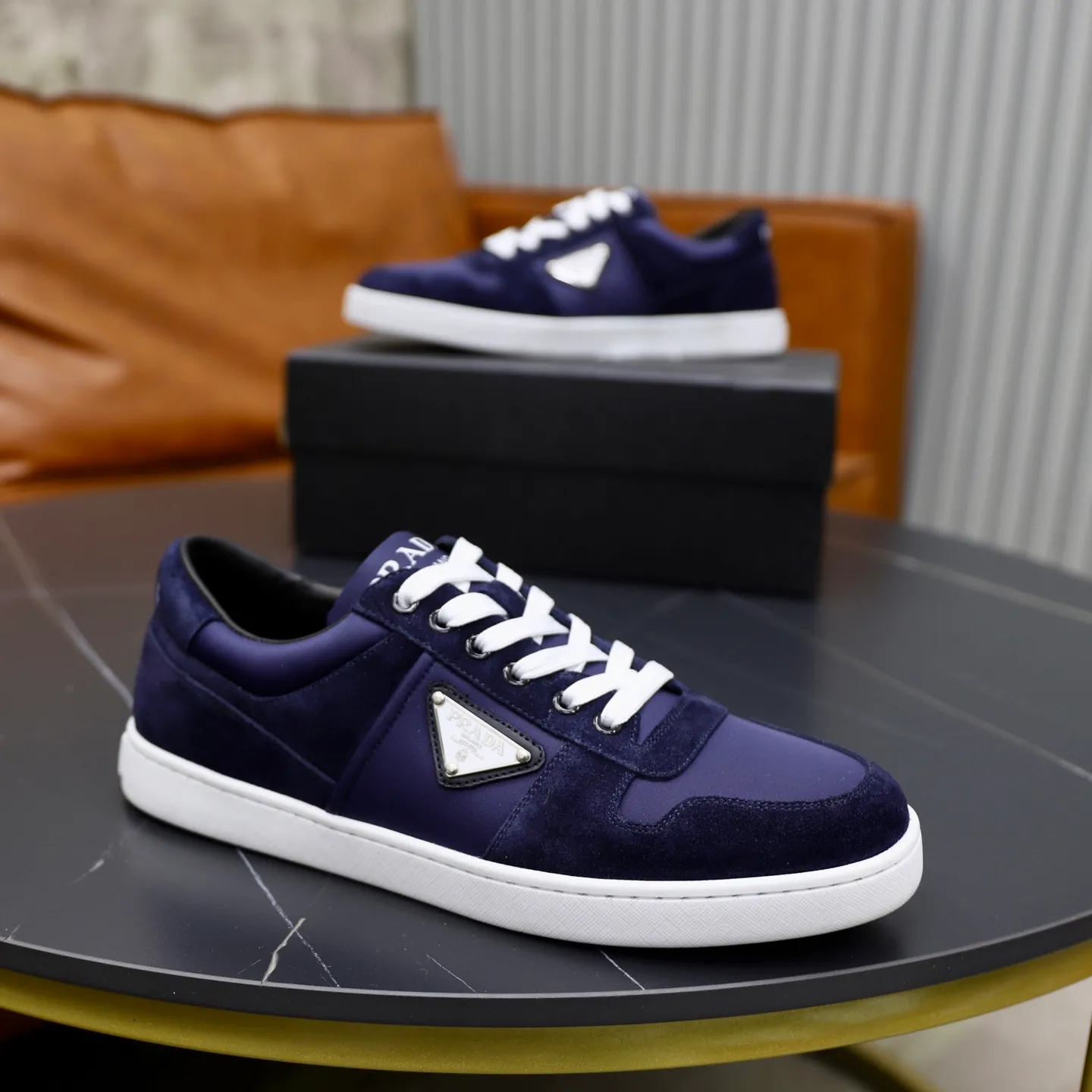 Factory price: 600💰Top original order Brand: PRADA (Prada) Standard code: Men's size 38/44 (45 can be customized) Grade: Same as the official website Material: Original cowhide surface splicing, cowhide lining, original wear-resistant soft outsole Style category: casual sports shoes, young fashion, European and American trends, British style Color: actual picture color